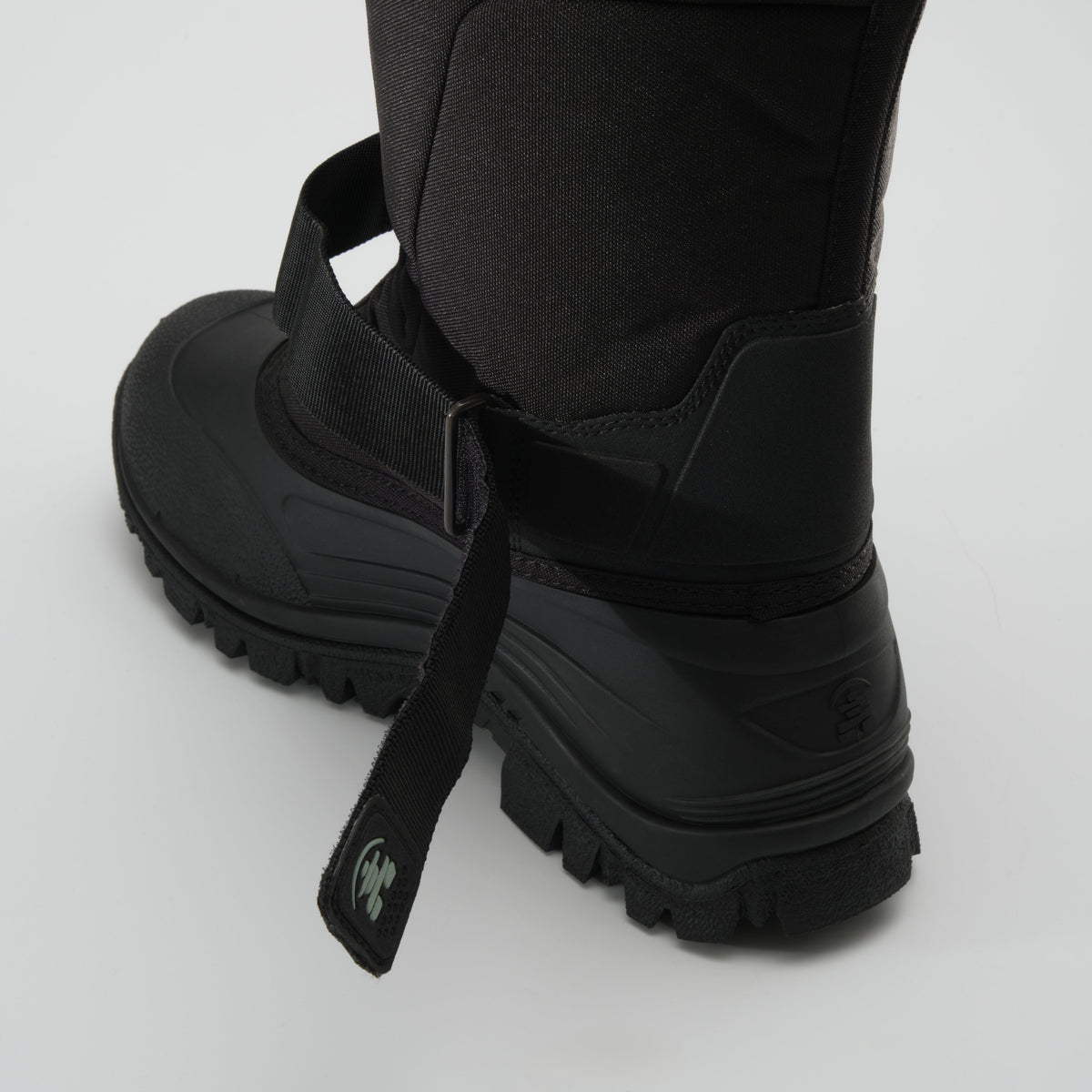 Black : Greenbay 4 Women's Winter Boots - Three-Quarter Back View