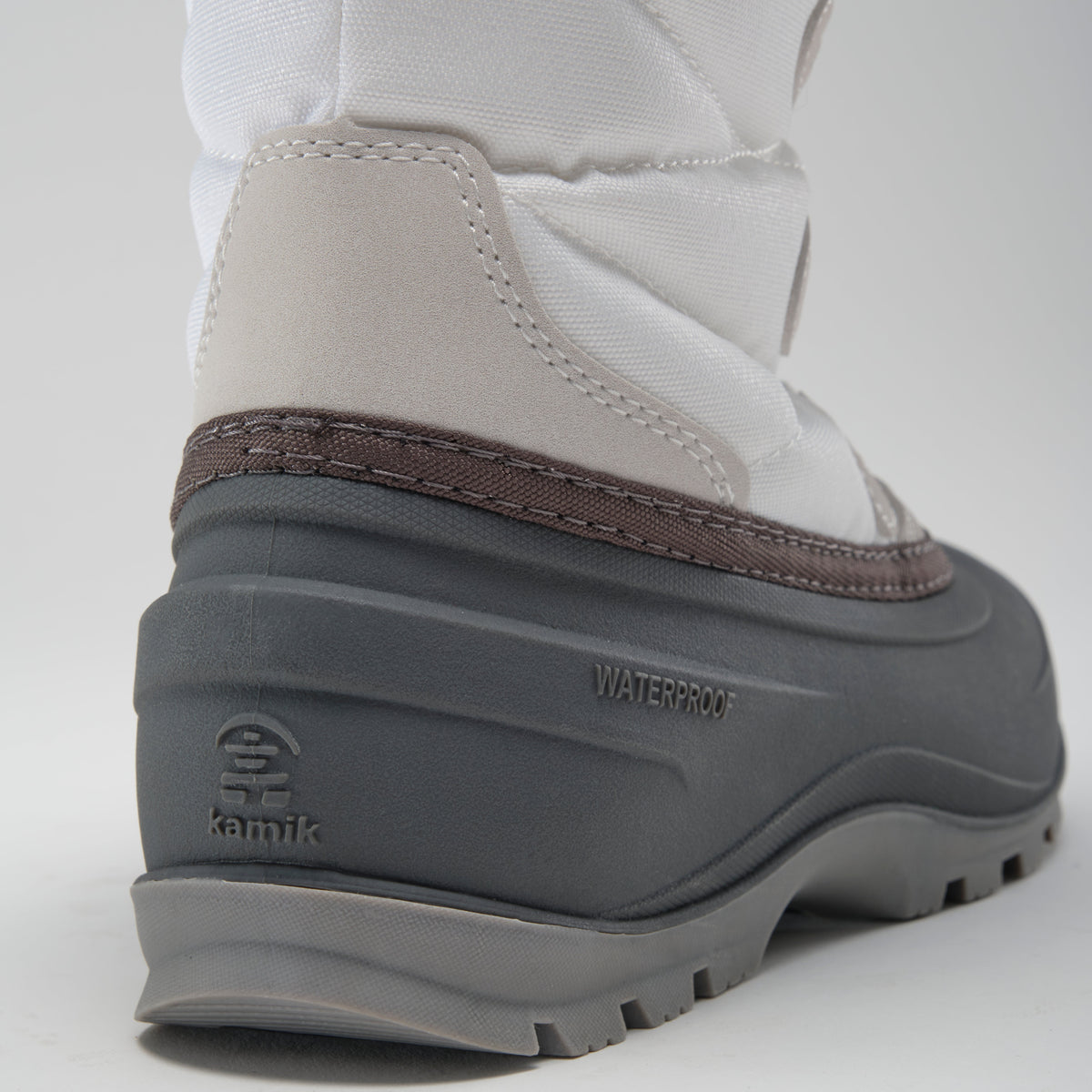 White : Momentum 3 Women's Winter Boots - Close-up Back View