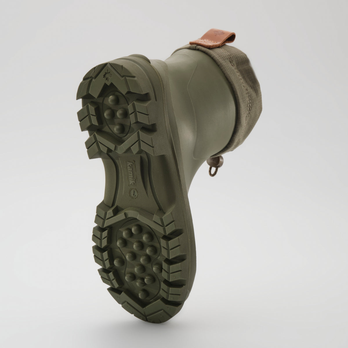 Moss Green : Tundra Mid Men's Winter Boots - Outsole View